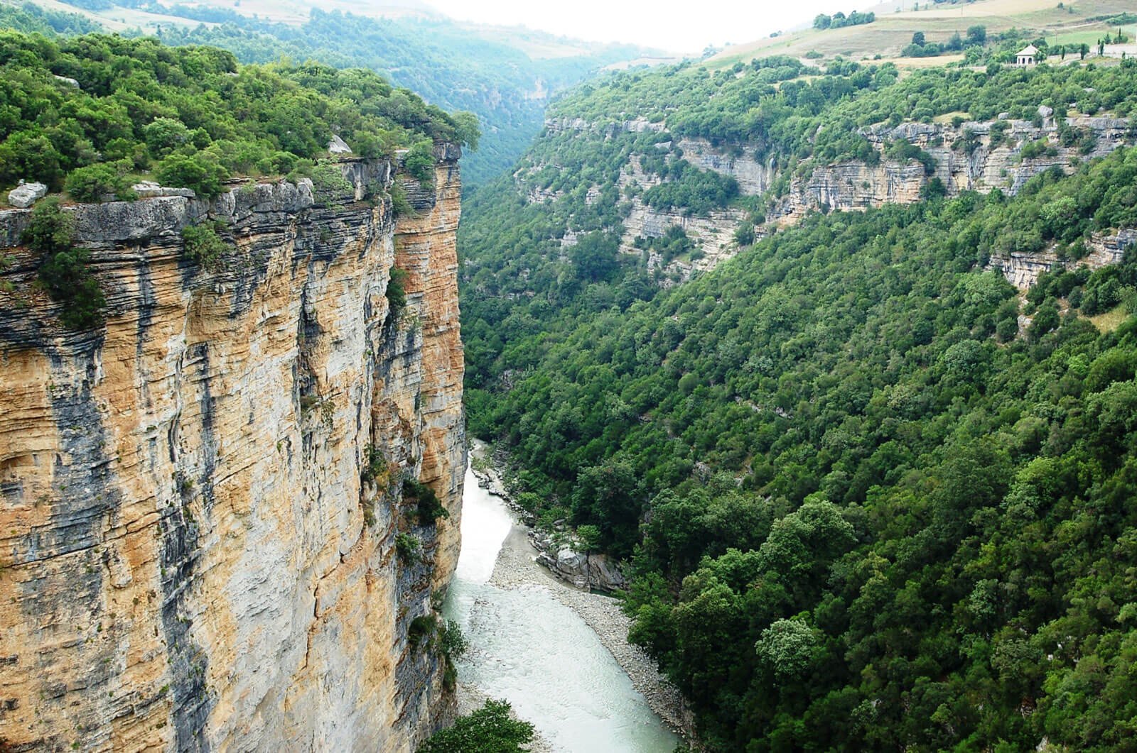 Osumi-kloof-hero-shot-9